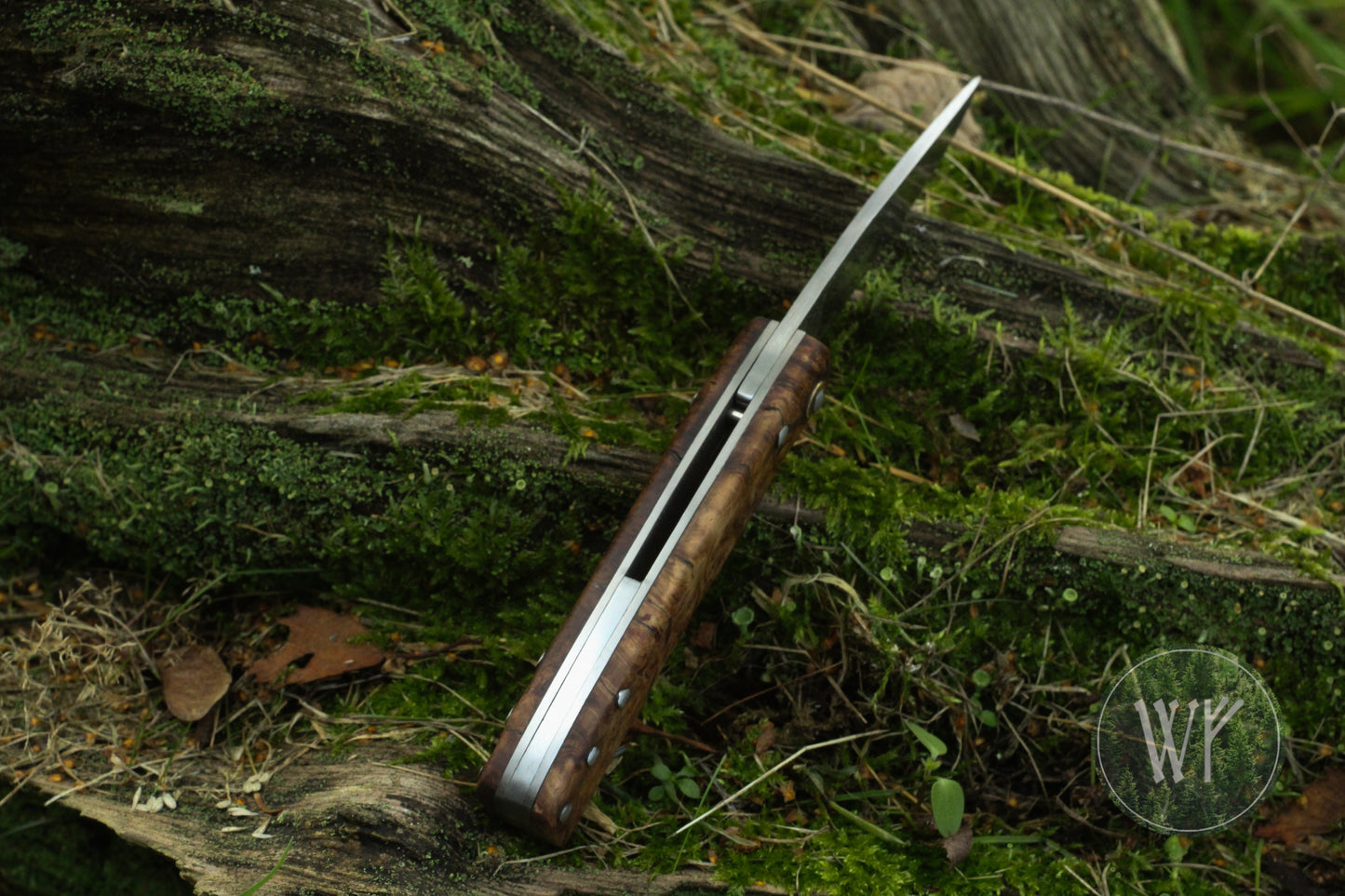 [RESERVED FOR GERD] Hand-forged dual-detente folder with Damascus Steel blade, Titanium Liners and Welsh Oak Burl Handle / Non-locking UK Legal Carry