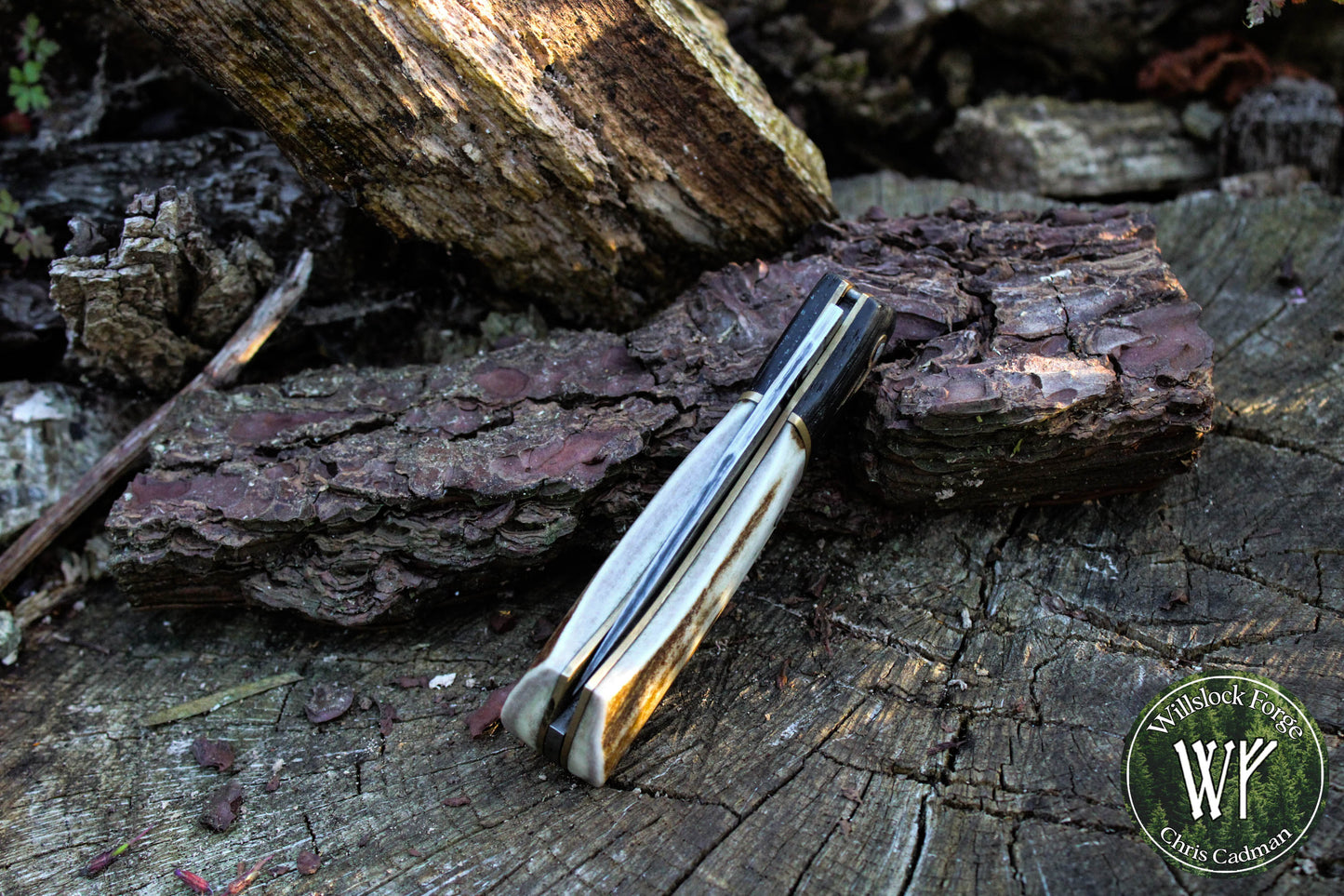Hand-forged Folding Knife / Heavy duty slipjoint / Go-Mai Damascus Blade with Brass, Bog Oak and Reindeer Antler handle / Non-locking UK Legal CarryHandle / Non-locking UK Legal Carry