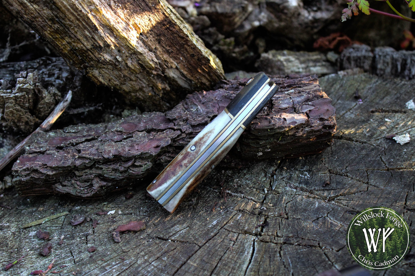Hand-forged Folding Knife / Heavy duty slipjoint / Go-Mai Damascus Blade with Brass, Bog Oak and Reindeer Antler handle / Non-locking UK Legal CarryHandle / Non-locking UK Legal Carry