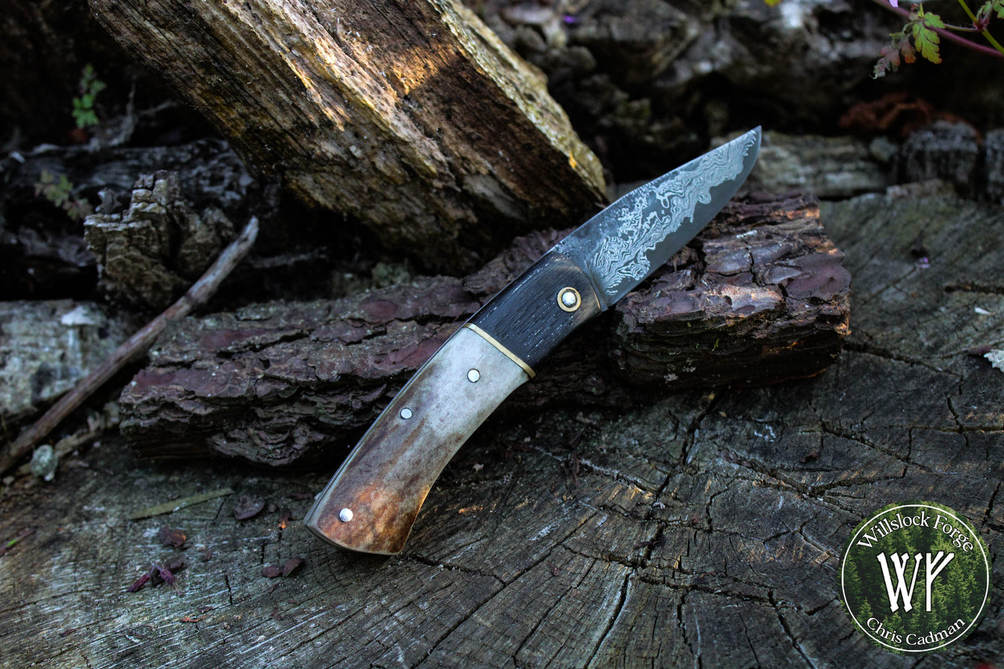 Hand-forged Folding Knife / Heavy duty slipjoint / Go-Mai Damascus Blade with Brass, Bog Oak and Reindeer Antler handle / Non-locking UK Legal CarryHandle / Non-locking UK Legal Carry