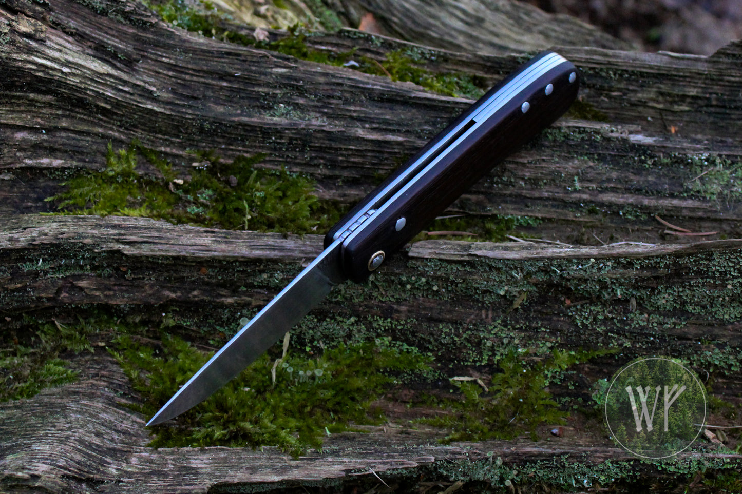 Hand-forged dual-detente folder with 01 Tool Steel blade, Titanium Liners and Rosewood Handle / Non-locking UK Legal Carry