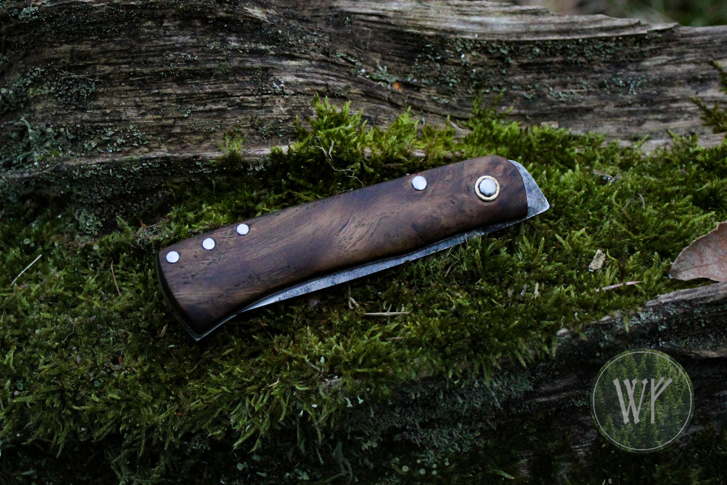 Hand-forged dual-detente folder with 1095 Carbon Steel blade, Titanium Liners and Scottish Oak Burr Handle / Non-locking UK Legal Carry