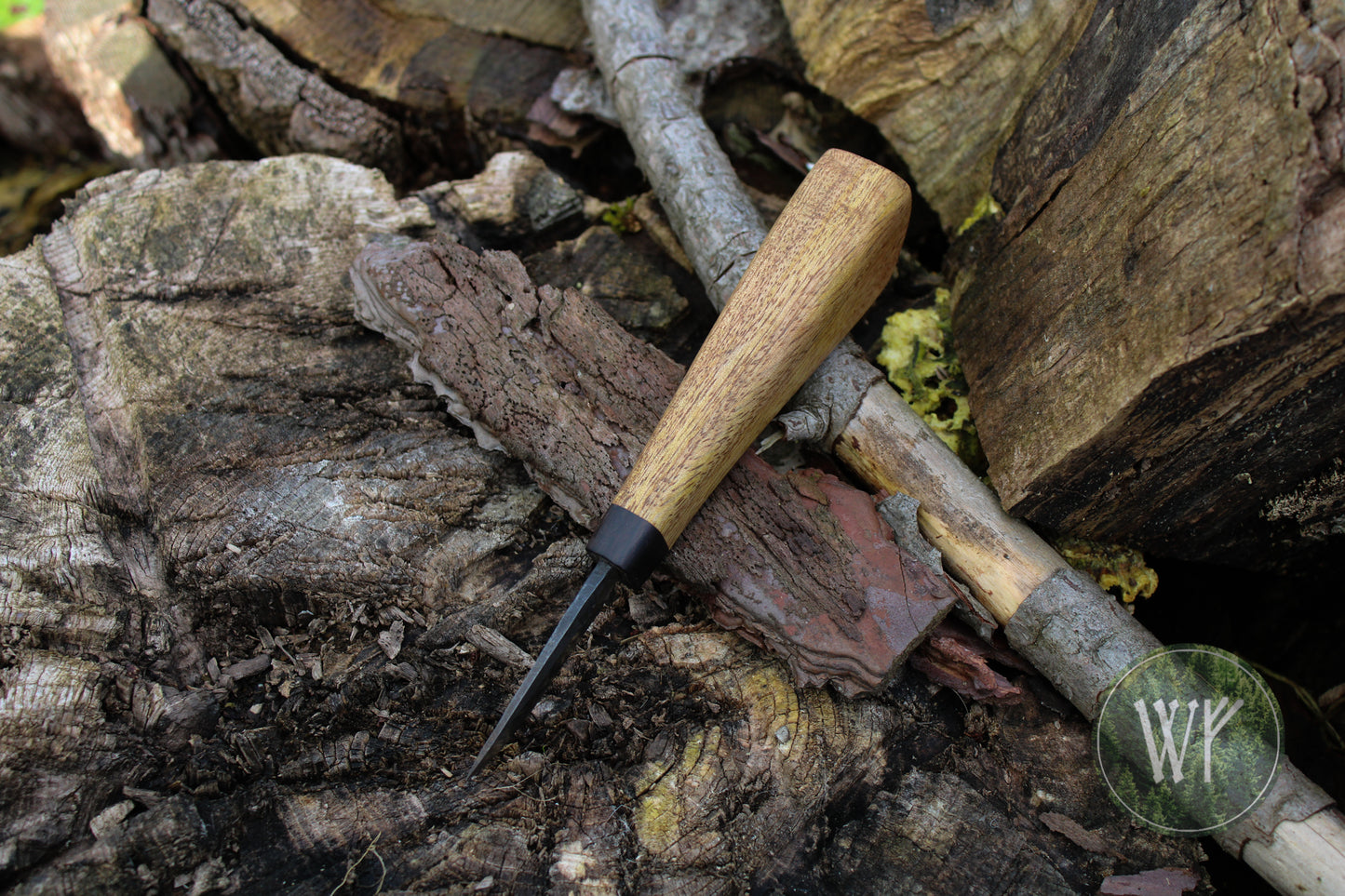 Hand-forged detail woodcarving knife with African Blackwood and Lacewood handle