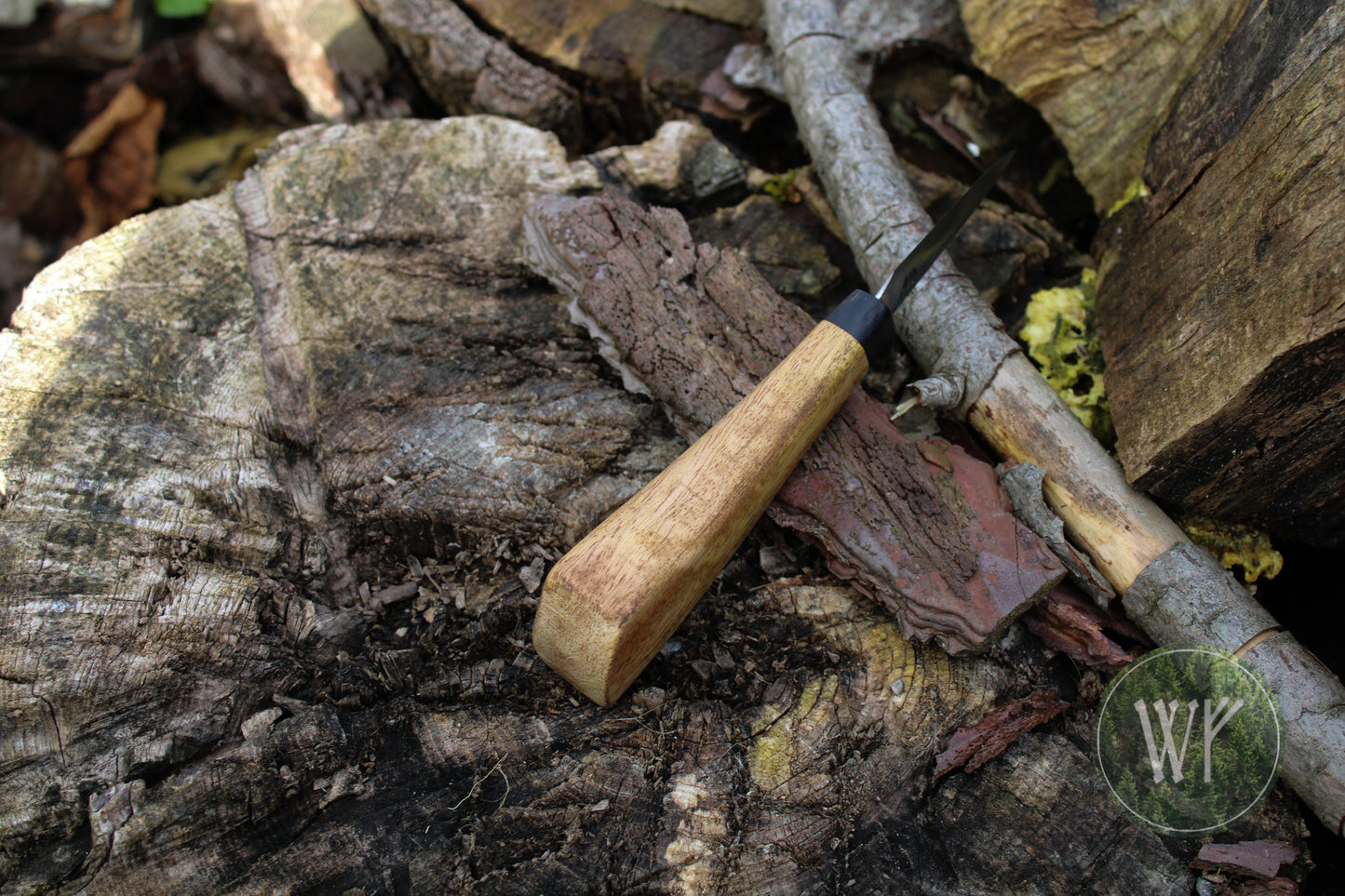 Hand-forged detail woodcarving knife with African Blackwood and Lacewood handle