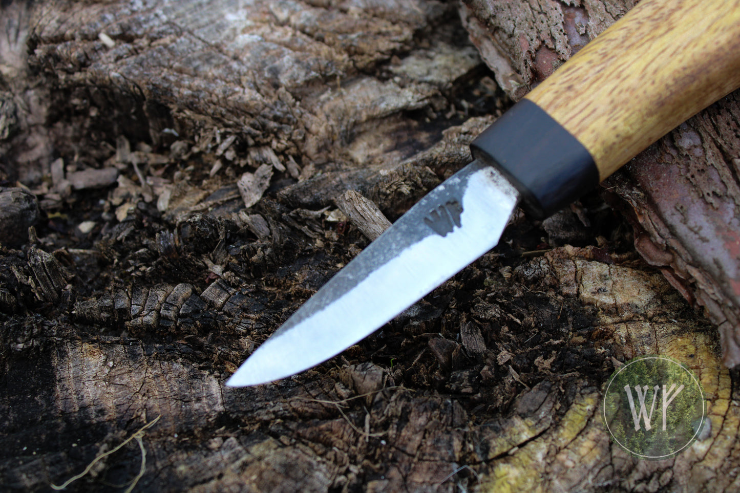 Hand-forged detail woodcarving knife with African Blackwood and Lacewood handle