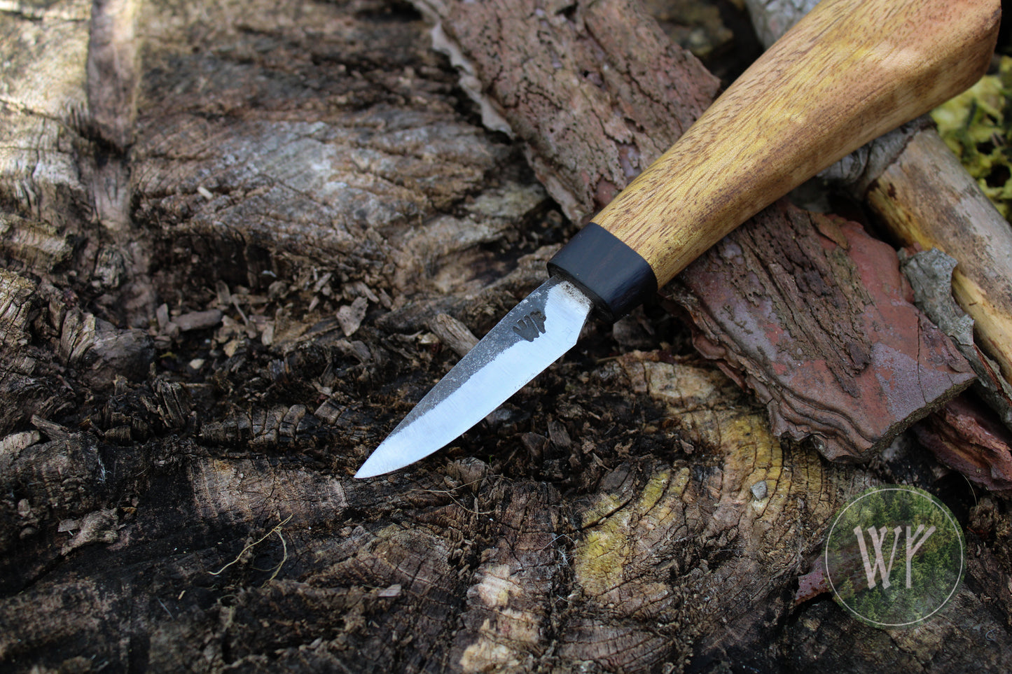 Hand-forged detail woodcarving knife with African Blackwood and Lacewood handle