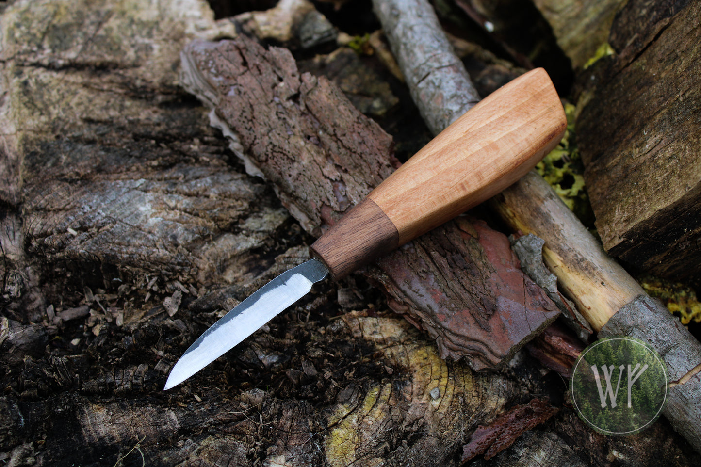Small hand-forged Detail Woodcarving Knife with Walnut and Beech Handle