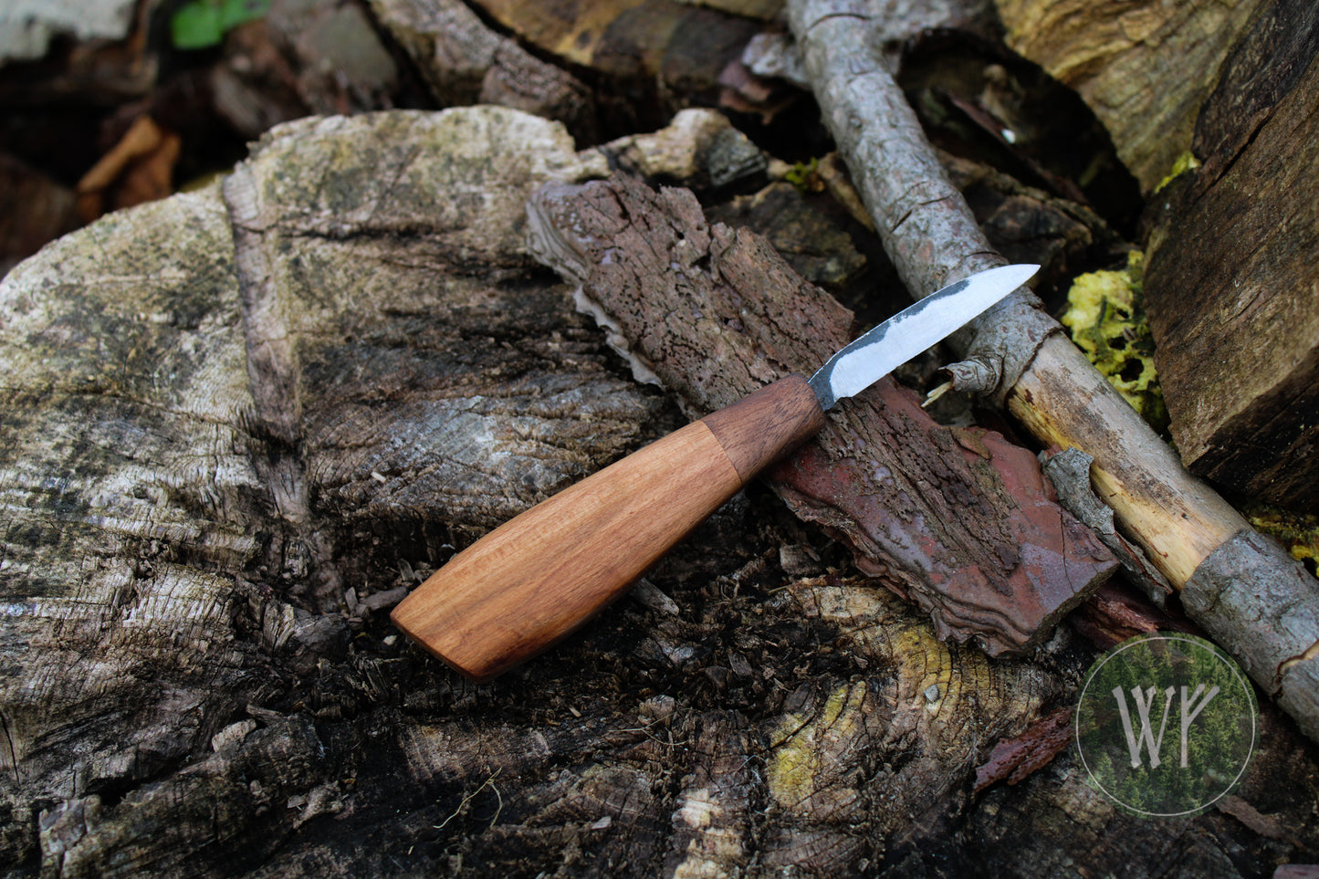 Small hand-forged Detail Woodcarving Knife with Walnut and Beech Handle