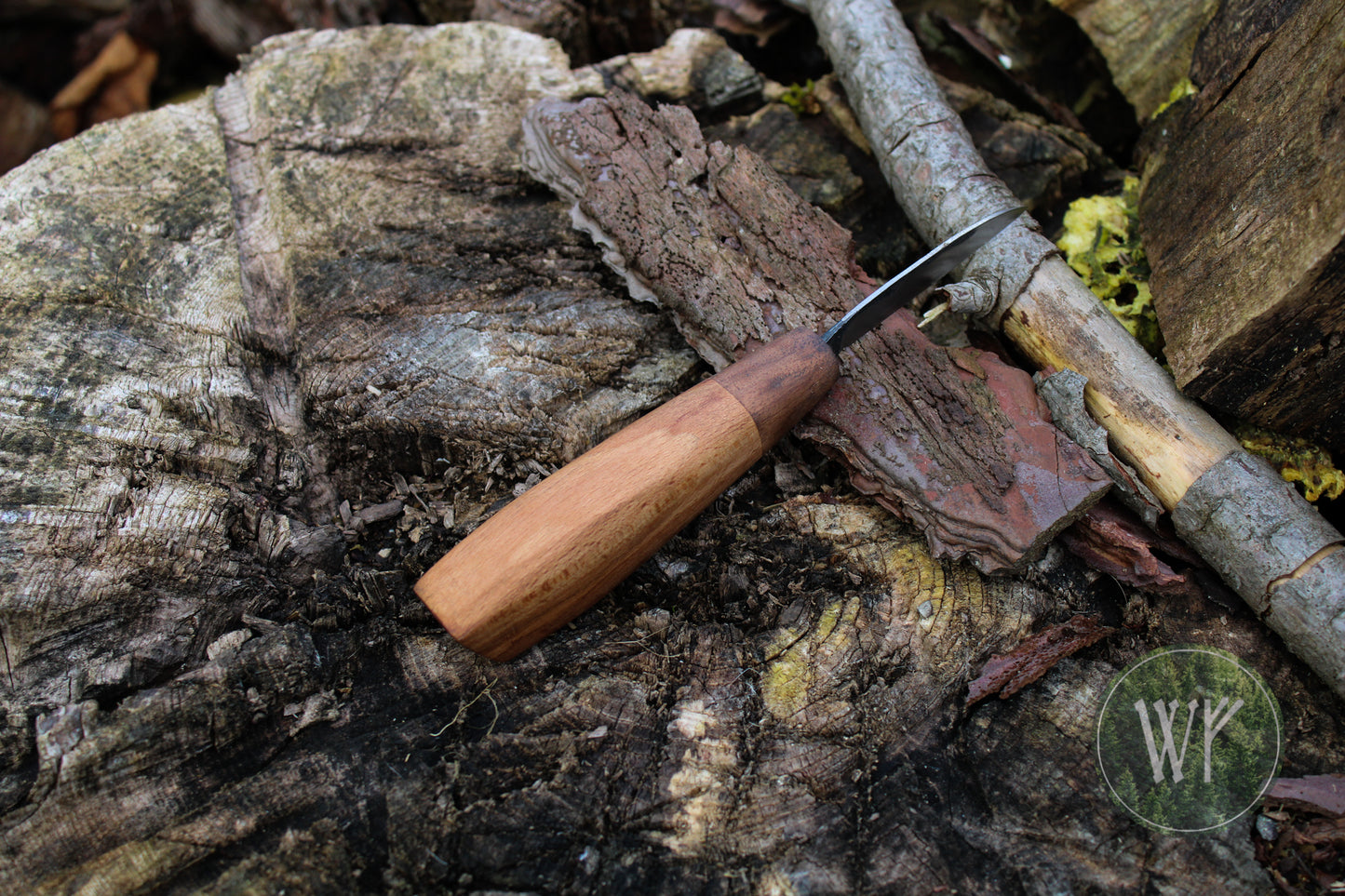 Small hand-forged Detail Woodcarving Knife with Walnut and Beech Handle